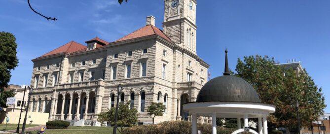 Rockingham County Courthouse & Springhouse on Court Square