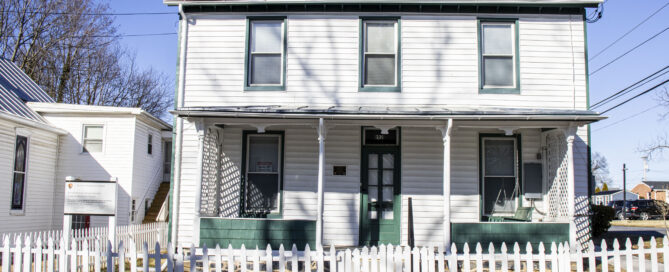 Dallard-Newman House during a winter, sunny day