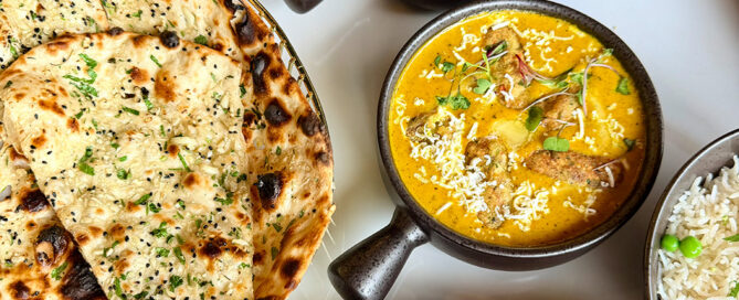 Curry and naan at Taaza 2.0